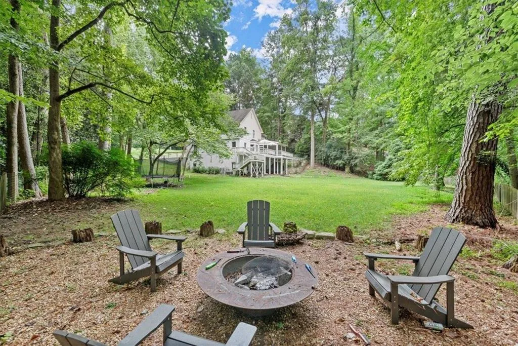 5300 New London Trace, Sandy Springs, Georgia 30327, 5 Bedrooms Bedrooms, ,3 BathroomsBathrooms,Residential,Sold,5300 New London Trace,7383282