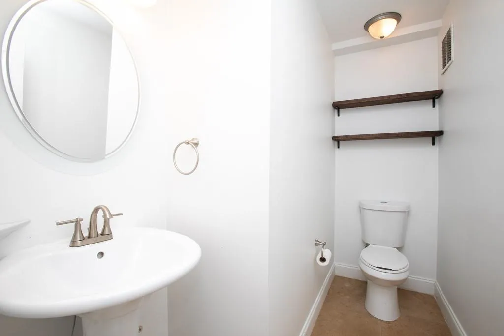6980 Roswell Road Unit C7, Sandy Springs, Georgia 30328, 2 Bedrooms Bedrooms, ,1 BathroomBathrooms,Residential,Sold,6980 Roswell Road Unit C7,6801803