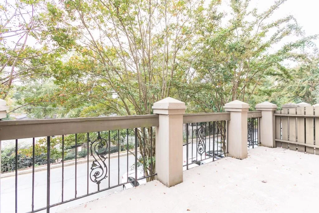 6980 Roswell Road Unit C7, Sandy Springs, Georgia 30328, 2 Bedrooms Bedrooms, ,1 BathroomBathrooms,Residential,Sold,6980 Roswell Road Unit C7,6801803