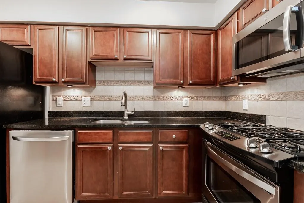 6980 Roswell Road Unit C7, Sandy Springs, Georgia 30328, 2 Bedrooms Bedrooms, ,1 BathroomBathrooms,Residential,Sold,6980 Roswell Road Unit C7,6801803