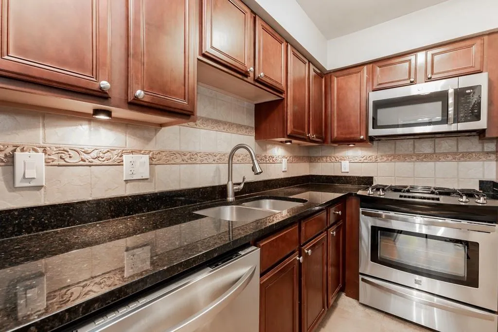 6980 Roswell Road Unit C7, Sandy Springs, Georgia 30328, 2 Bedrooms Bedrooms, ,1 BathroomBathrooms,Residential,Sold,6980 Roswell Road Unit C7,6801803