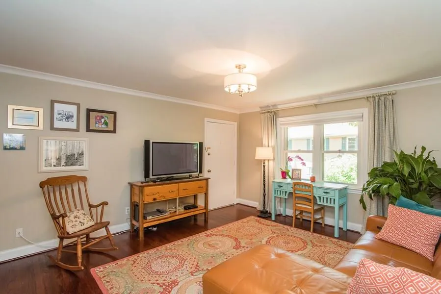 3510 Roswell Road Nw Unit M2, Atlanta, Georgia 30305, 2 Bedrooms Bedrooms, ,2 BathroomsBathrooms,Residential,Sold,3510 Roswell Road Nw Unit M2,5701060