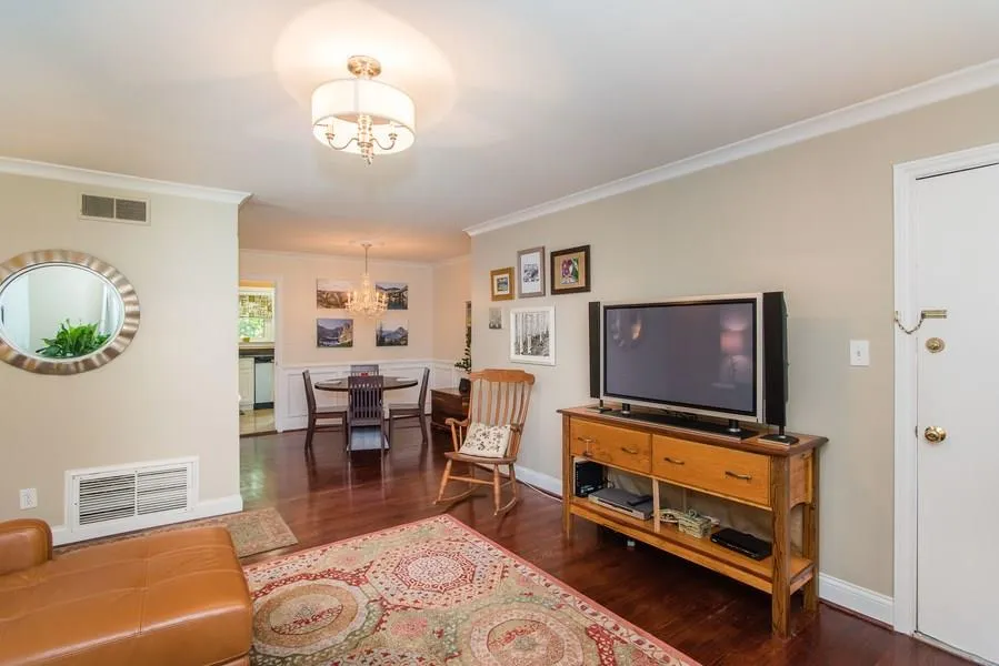 3510 Roswell Road Nw Unit M2, Atlanta, Georgia 30305, 2 Bedrooms Bedrooms, ,2 BathroomsBathrooms,Residential,Sold,3510 Roswell Road Nw Unit M2,5701060