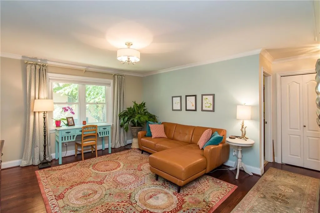 3510 Roswell Road Nw Unit M2, Atlanta, Georgia 30305, 2 Bedrooms Bedrooms, ,2 BathroomsBathrooms,Residential,Sold,3510 Roswell Road Nw Unit M2,5701060