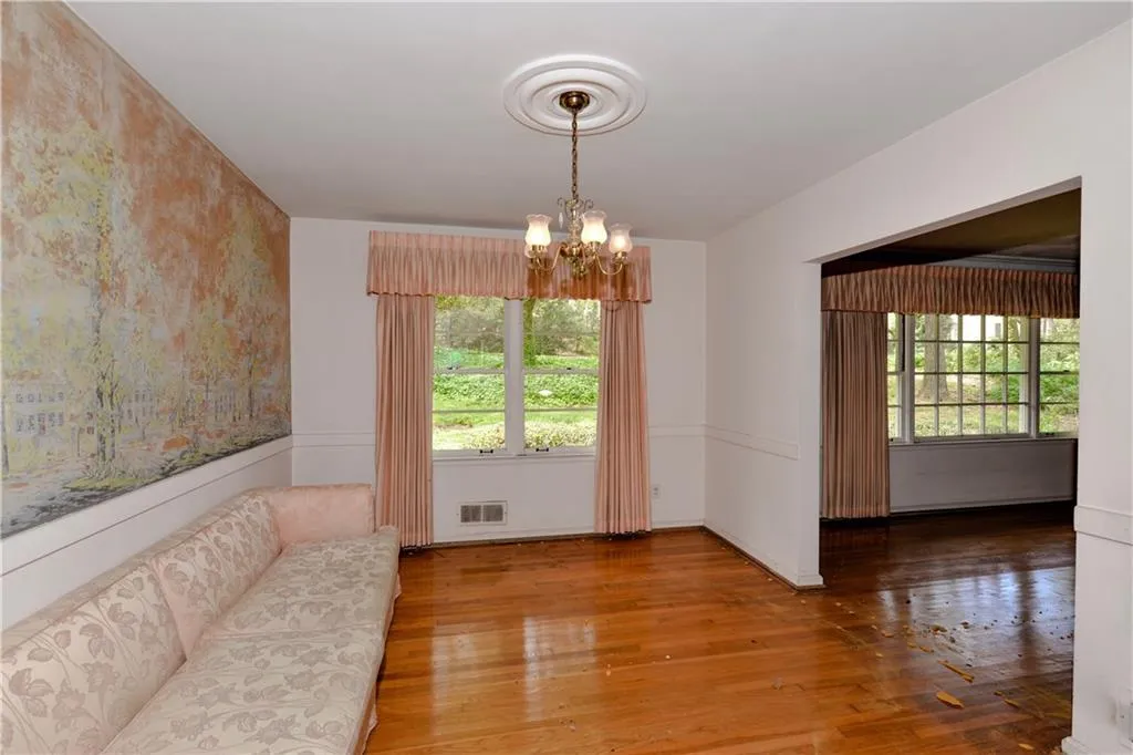 4847 Lake Forrest Drive, Sandy Springs, Georgia 30342, 3 Bedrooms Bedrooms, ,2 BathroomsBathrooms,Residential,Sold,4847 Lake Forrest Drive,5991629