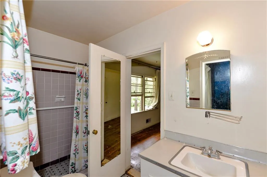 4847 Lake Forrest Drive, Sandy Springs, Georgia 30342, 3 Bedrooms Bedrooms, ,2 BathroomsBathrooms,Residential,Sold,4847 Lake Forrest Drive,5991629