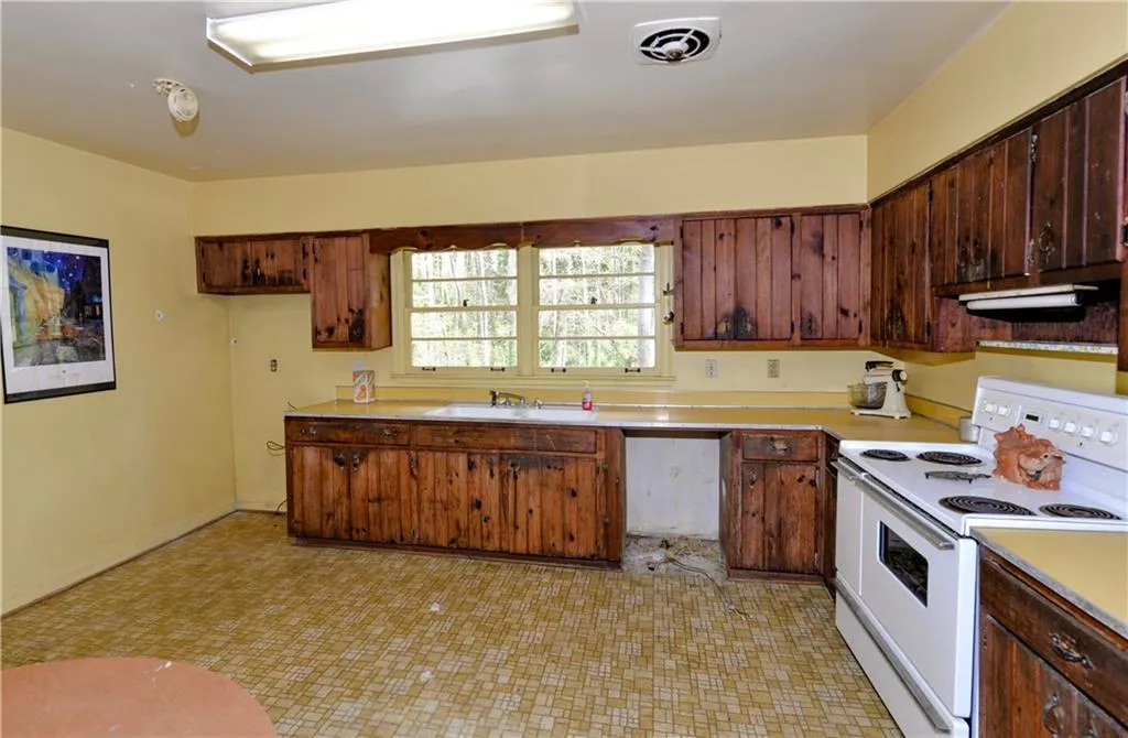 4847 Lake Forrest Drive, Sandy Springs, Georgia 30342, 3 Bedrooms Bedrooms, ,2 BathroomsBathrooms,Residential,Sold,4847 Lake Forrest Drive,5991629