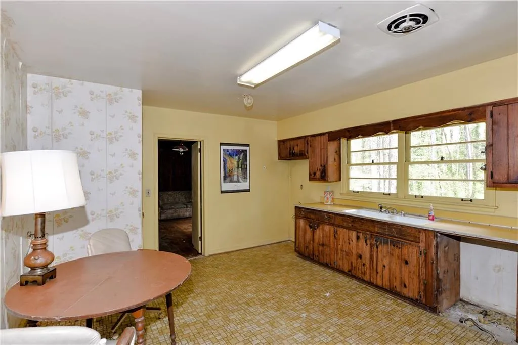 4847 Lake Forrest Drive, Sandy Springs, Georgia 30342, 3 Bedrooms Bedrooms, ,2 BathroomsBathrooms,Residential,Sold,4847 Lake Forrest Drive,5991629