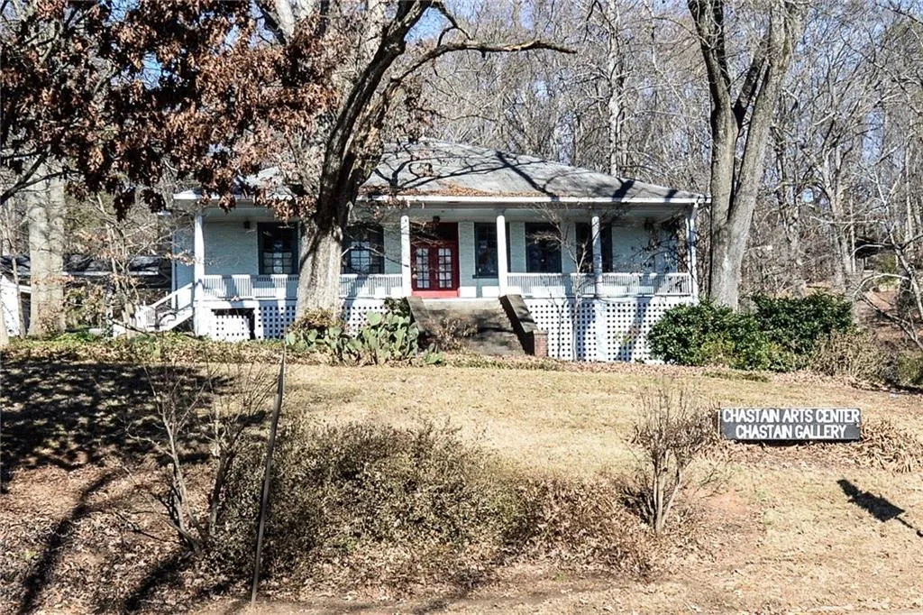 4847 Lake Forrest Drive, Sandy Springs, Georgia 30342, 3 Bedrooms Bedrooms, ,2 BathroomsBathrooms,Residential,Sold,4847 Lake Forrest Drive,5991629