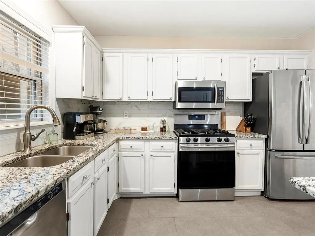 7500 Roswell Road Unit 63, Sandy Springs, Georgia 30350, 2 Bedrooms Bedrooms, ,2 BathroomsBathrooms,Residential,Sold,7500 Roswell Road Unit 63,7013991