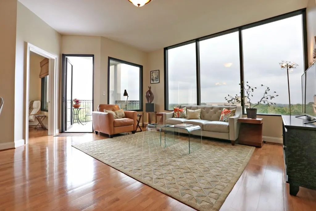 2828 Peachtree Road Nw Unit 1103, Atlanta, Georgia 30305, 2 Bedrooms Bedrooms, ,2 BathroomsBathrooms,Residential,Sold,2828 Peachtree Road Nw Unit 1103,5565431