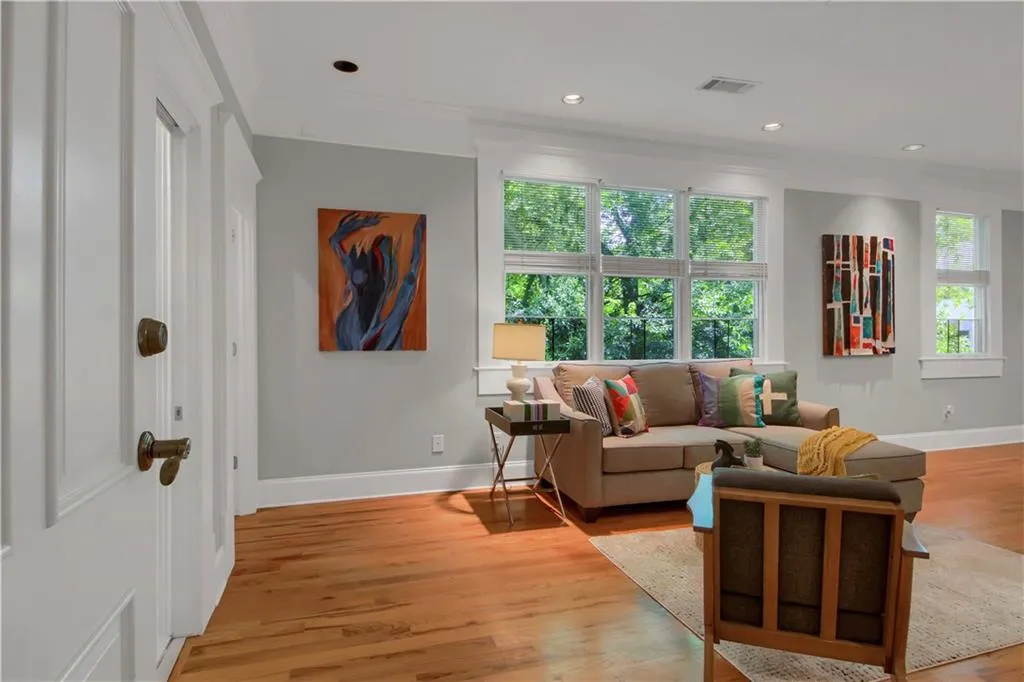 259 14th Street Ne Unit 301, Atlanta, Georgia 30309, 2 Bedrooms Bedrooms, ,2 BathroomsBathrooms,Residential,For Sale,259 14th Street Ne Unit 301,7632449
