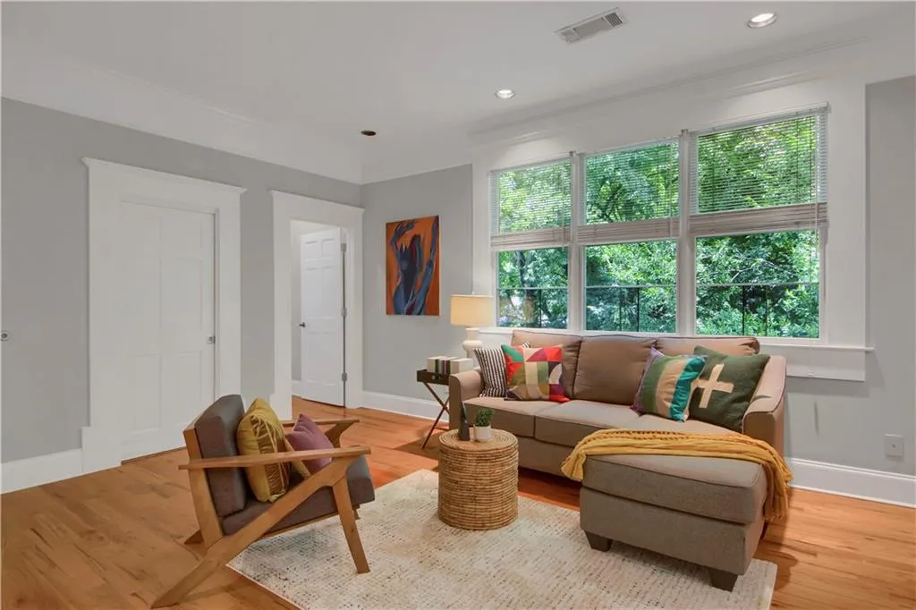 259 14th Street Ne Unit 301, Atlanta, Georgia 30309, 2 Bedrooms Bedrooms, ,2 BathroomsBathrooms,Residential,For Sale,259 14th Street Ne Unit 301,7632449