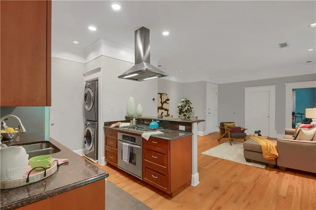 259 14th Street Ne Unit 301, Atlanta, Georgia 30309, 2 Bedrooms Bedrooms, ,2 BathroomsBathrooms,Residential,For Sale,259 14th Street Ne Unit 301,7632449