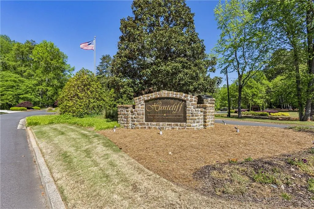 9355 Huntcliff Trace, Sandy Springs, Georgia 30350, 4 Bedrooms Bedrooms, ,5 BathroomsBathrooms,Residential,For Sale,9355 Huntcliff Trace,7566977