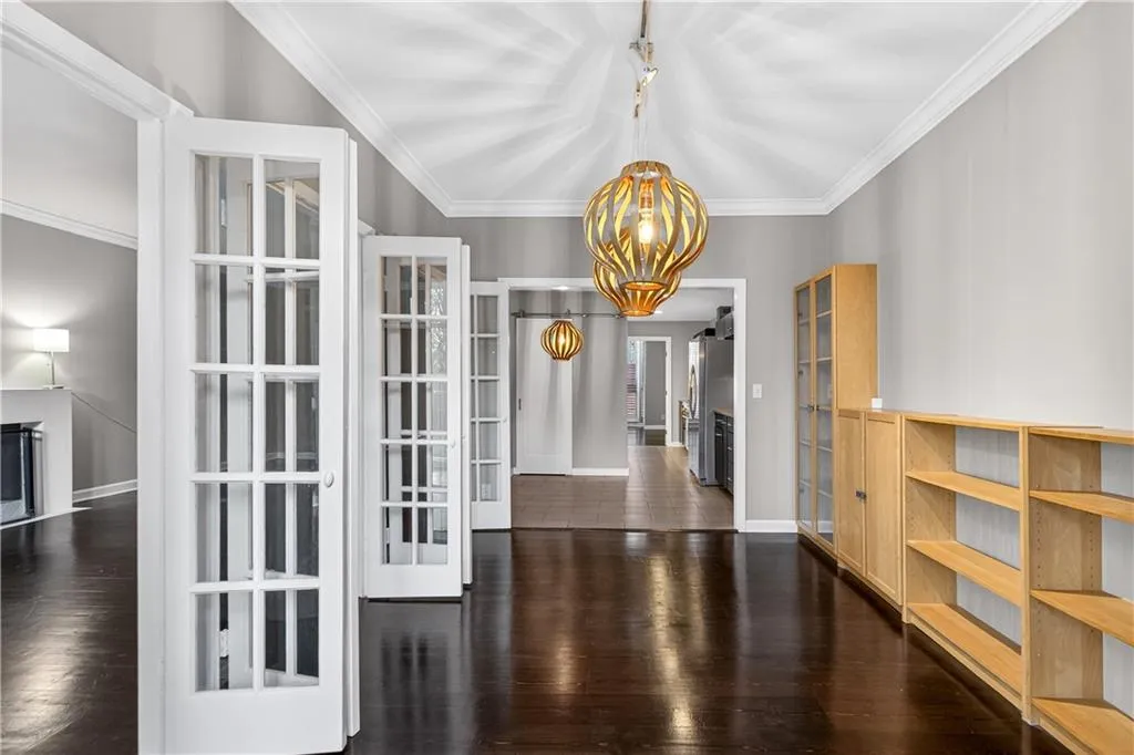1 Willow Glen Ne, Atlanta, Georgia 30342, 3 Bedrooms Bedrooms, ,3 BathroomsBathrooms,Residential,For Sale,1 Willow Glen Ne,7746848