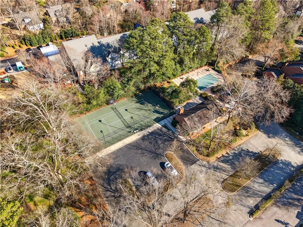 1 Willow Glen Ne, Atlanta, Georgia 30342, 3 Bedrooms Bedrooms, ,3 BathroomsBathrooms,Residential,For Sale,1 Willow Glen Ne,7746848