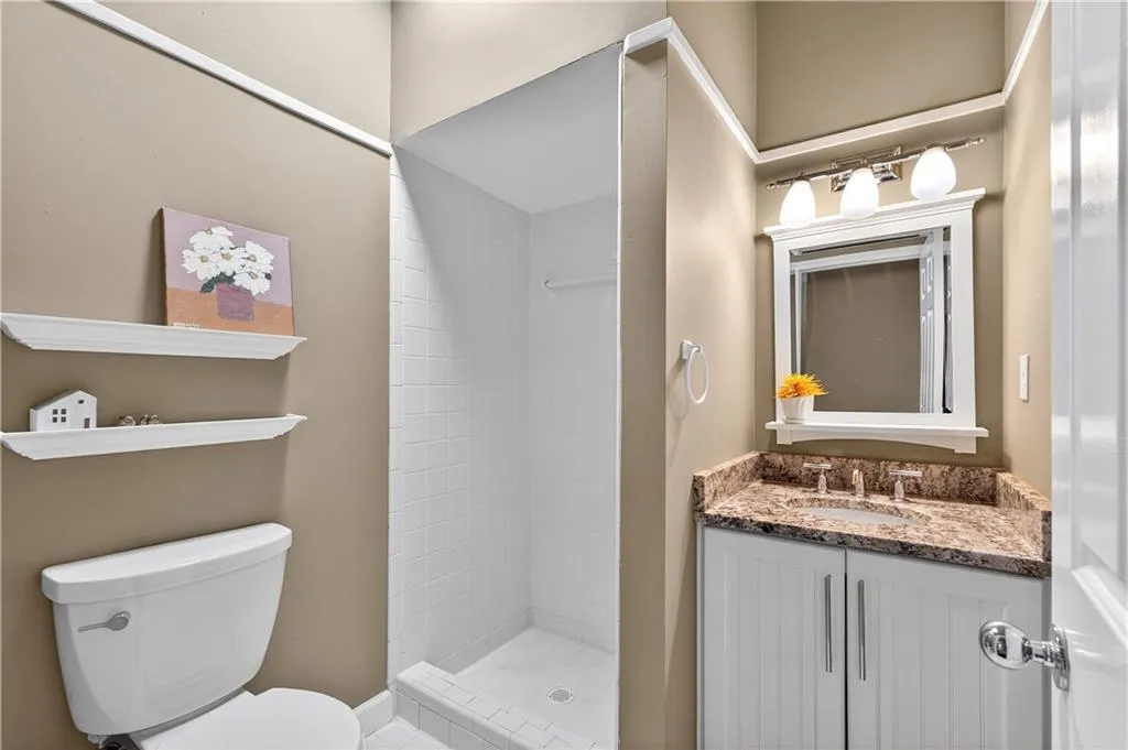 Main level full bath