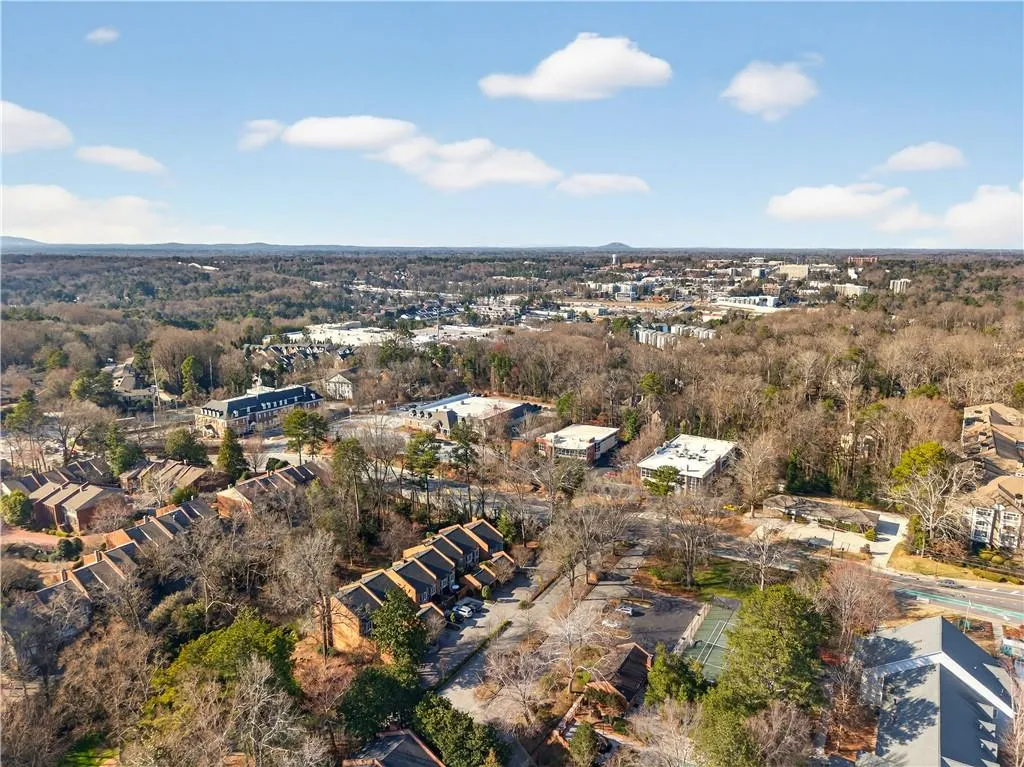 1 Willow Glen Ne, Atlanta, Georgia 30342, 3 Bedrooms Bedrooms, ,3 BathroomsBathrooms,Residential,For Sale,1 Willow Glen Ne,7746848