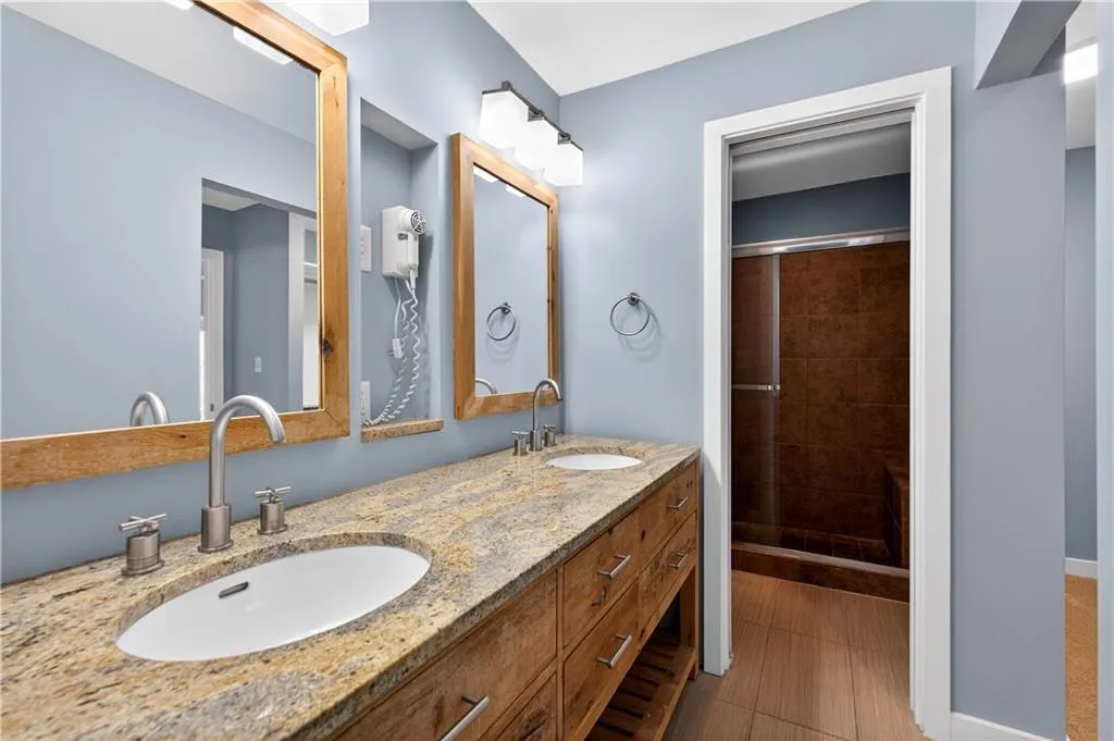 1 Willow Glen Ne, Atlanta, Georgia 30342, 3 Bedrooms Bedrooms, ,3 BathroomsBathrooms,Residential,For Sale,1 Willow Glen Ne,7746848