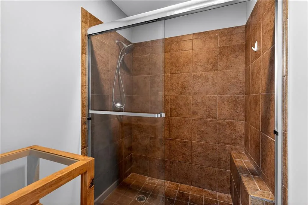 1 Willow Glen Ne, Atlanta, Georgia 30342, 3 Bedrooms Bedrooms, ,3 BathroomsBathrooms,Residential,For Sale,1 Willow Glen Ne,7746848