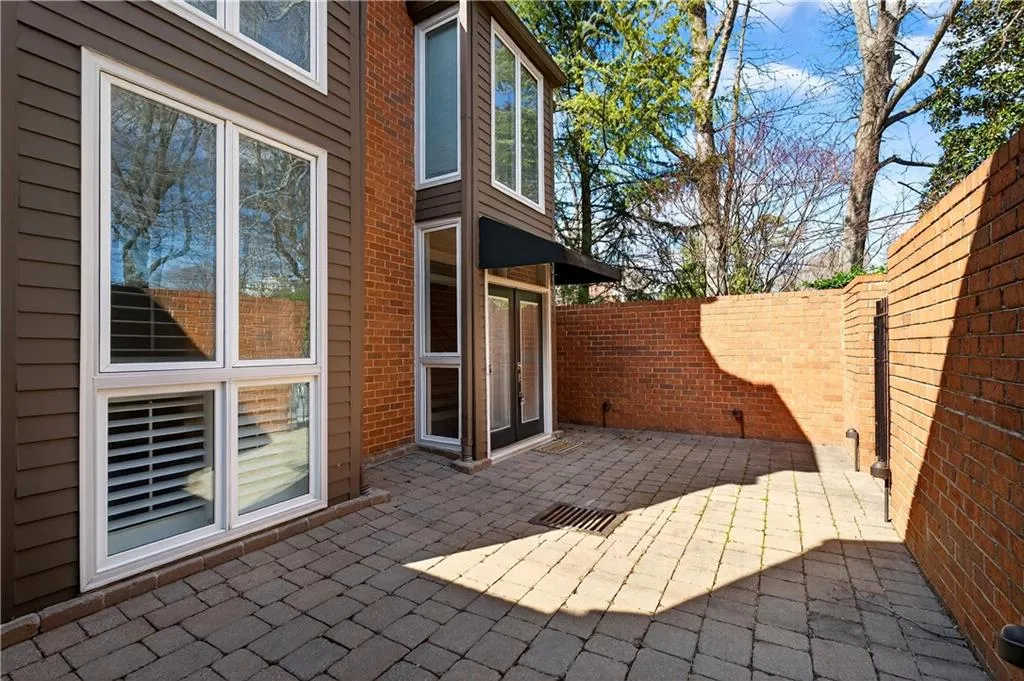 1 Willow Glen Ne, Atlanta, Georgia 30342, 3 Bedrooms Bedrooms, ,3 BathroomsBathrooms,Residential,For Sale,1 Willow Glen Ne,7746848