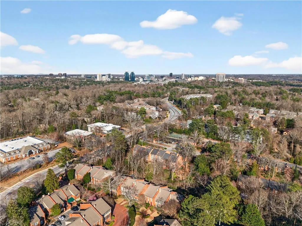 1 Willow Glen Ne, Atlanta, Georgia 30342, 3 Bedrooms Bedrooms, ,3 BathroomsBathrooms,Residential,For Sale,1 Willow Glen Ne,7746848