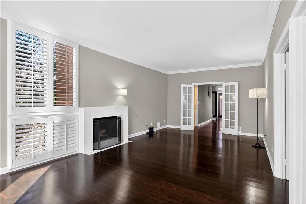 1 Willow Glen Ne, Atlanta, Georgia 30342, 3 Bedrooms Bedrooms, ,3 BathroomsBathrooms,Residential,For Sale,1 Willow Glen Ne,7746848