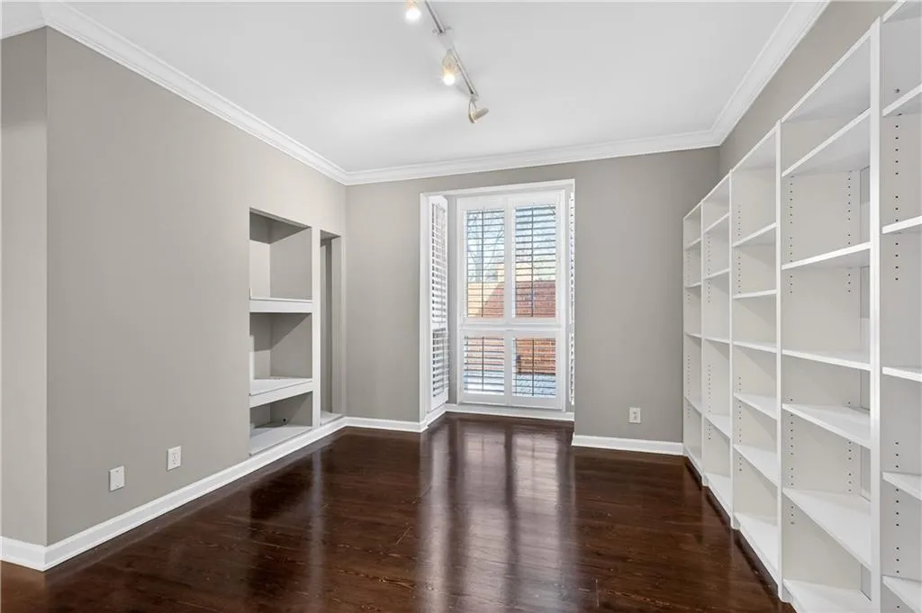 1 Willow Glen Ne, Atlanta, Georgia 30342, 3 Bedrooms Bedrooms, ,3 BathroomsBathrooms,Residential,For Sale,1 Willow Glen Ne,7746848
