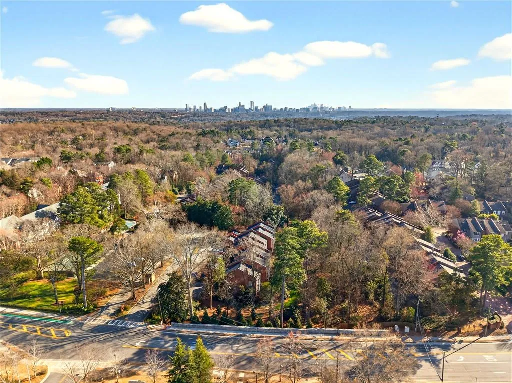 1 Willow Glen Ne, Atlanta, Georgia 30342, 3 Bedrooms Bedrooms, ,3 BathroomsBathrooms,Residential,For Sale,1 Willow Glen Ne,7746848