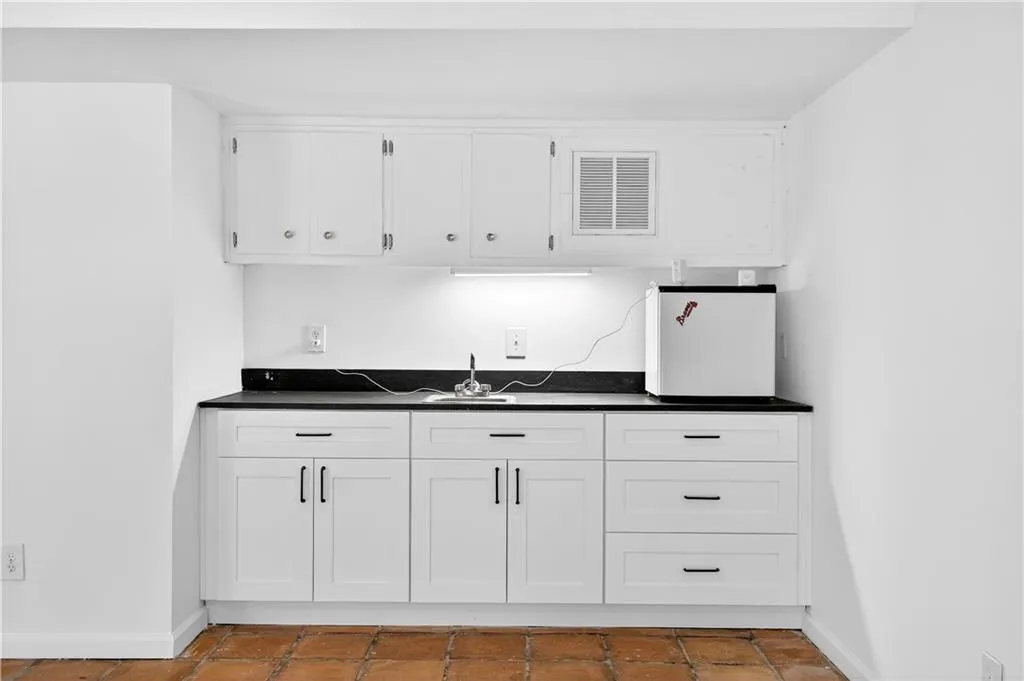 1 Willow Glen Ne, Atlanta, Georgia 30342, 3 Bedrooms Bedrooms, ,3 BathroomsBathrooms,Residential,For Sale,1 Willow Glen Ne,7746848