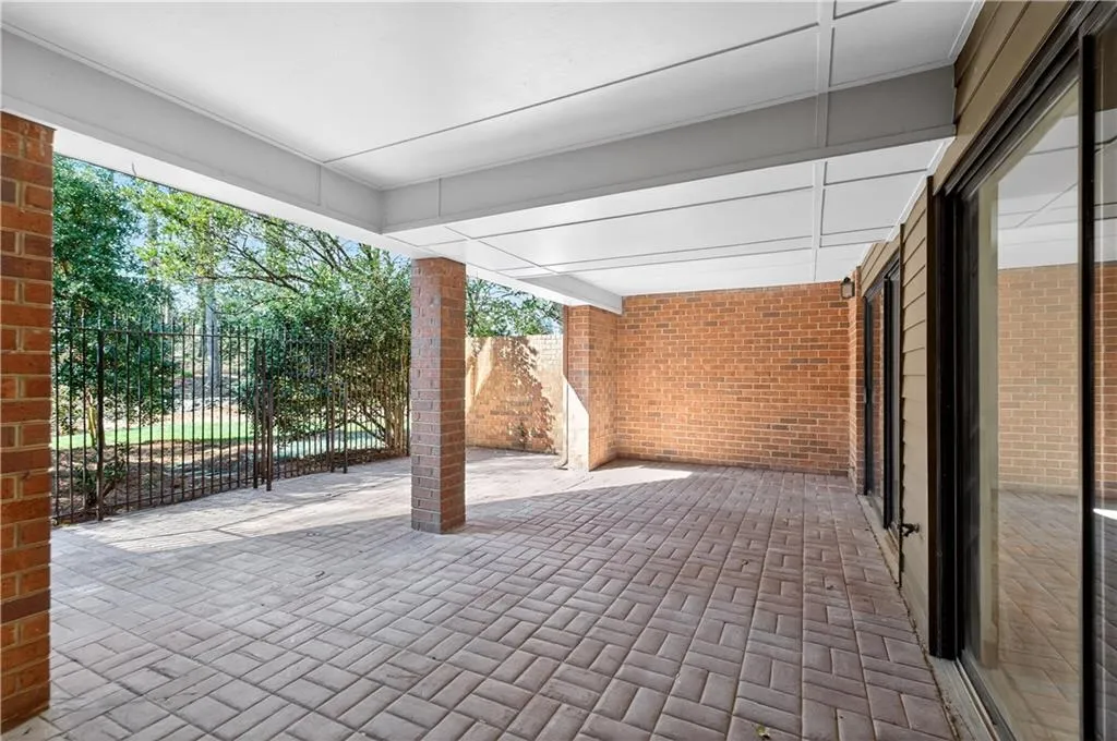 1 Willow Glen Ne, Atlanta, Georgia 30342, 3 Bedrooms Bedrooms, ,3 BathroomsBathrooms,Residential,For Sale,1 Willow Glen Ne,7746848