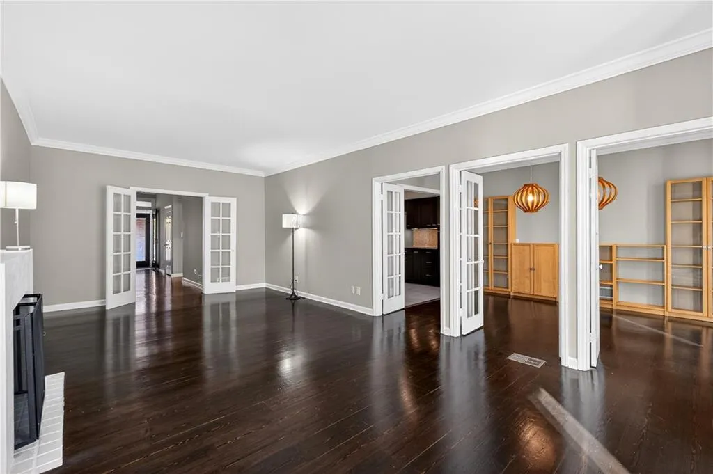 1 Willow Glen Ne, Atlanta, Georgia 30342, 3 Bedrooms Bedrooms, ,3 BathroomsBathrooms,Residential,For Sale,1 Willow Glen Ne,7746848