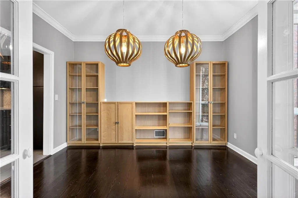 1 Willow Glen Ne, Atlanta, Georgia 30342, 3 Bedrooms Bedrooms, ,3 BathroomsBathrooms,Residential,For Sale,1 Willow Glen Ne,7746848