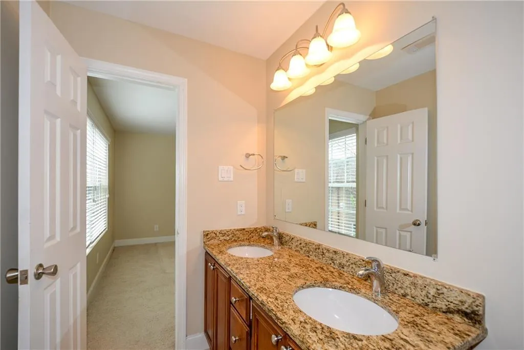 6980 Roswell Road Ne Unit O-5, Atlanta, Georgia 30328, 3 Bedrooms Bedrooms, ,2 BathroomsBathrooms,Residential,Sold,6980 Roswell Road Ne Unit O-5,5944072