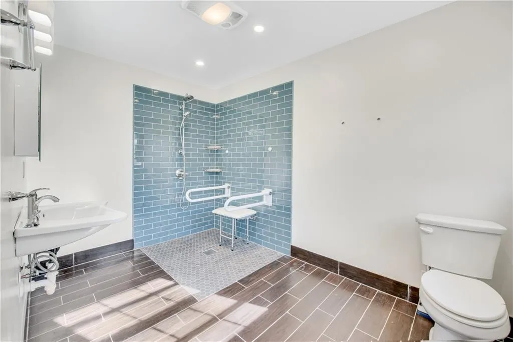 355 Ridgeview Trail, Atlanta, Georgia 30328, 3 Bedrooms Bedrooms, ,3 BathroomsBathrooms,Residential,Sold,355 Ridgeview Trail,6843980