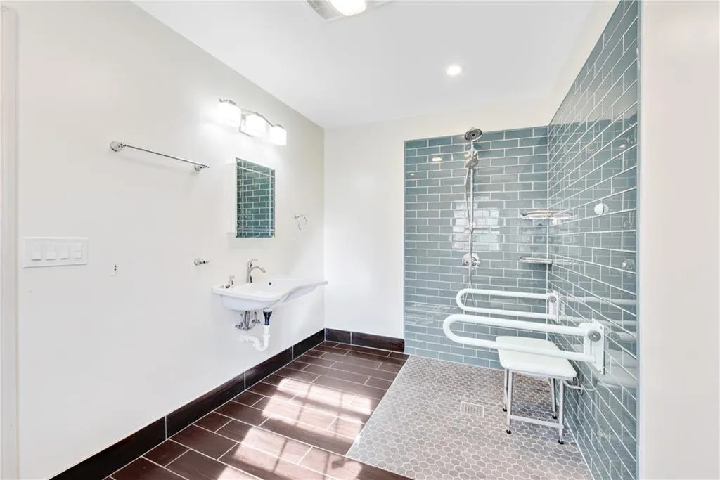 355 Ridgeview Trail, Atlanta, Georgia 30328, 3 Bedrooms Bedrooms, ,3 BathroomsBathrooms,Residential,Sold,355 Ridgeview Trail,6843980