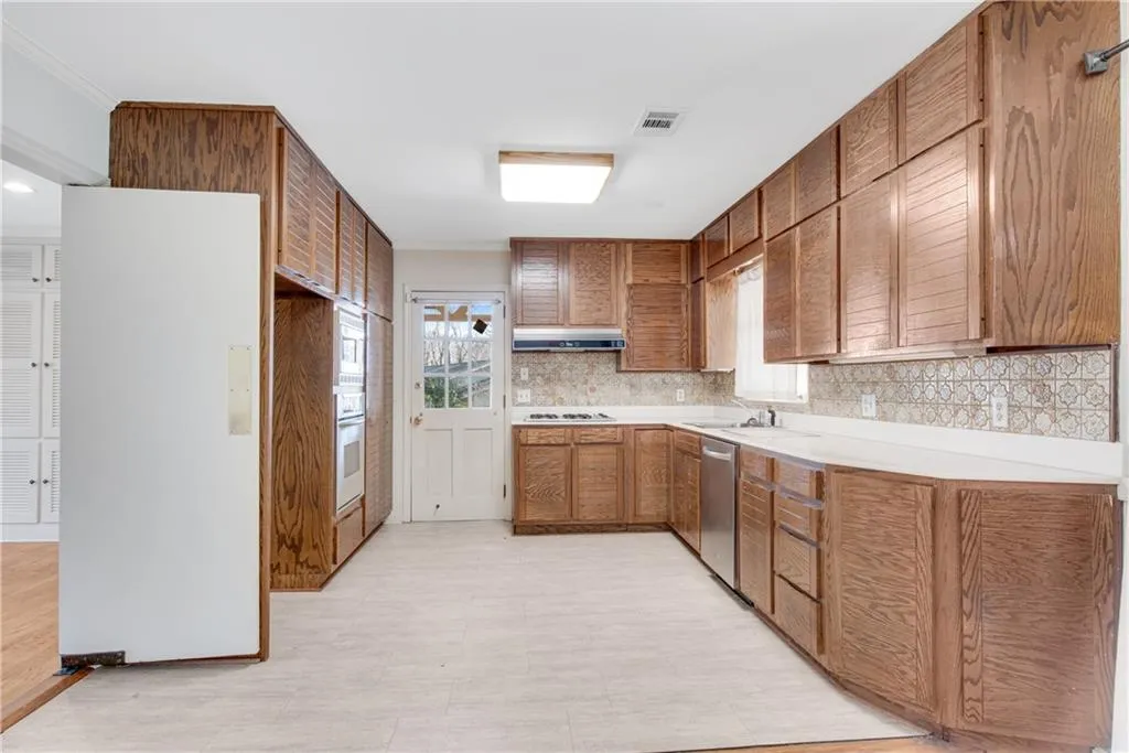 355 Ridgeview Trail, Atlanta, Georgia 30328, 3 Bedrooms Bedrooms, ,3 BathroomsBathrooms,Residential,Sold,355 Ridgeview Trail,6843980