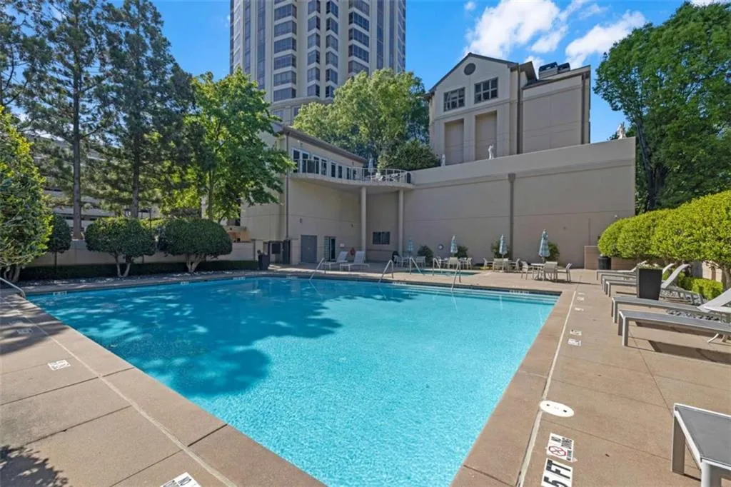 3475 Oak Valley Road Unit 660, Atlanta, Georgia 30326, 2 Bedrooms Bedrooms, ,2 BathroomsBathrooms,Residential,For Sale,3475 Oak Valley Road Unit 660,7562217