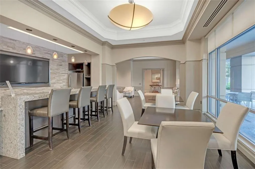 3475 Oak Valley Road Unit 660, Atlanta, Georgia 30326, 2 Bedrooms Bedrooms, ,2 BathroomsBathrooms,Residential,For Sale,3475 Oak Valley Road Unit 660,7562217