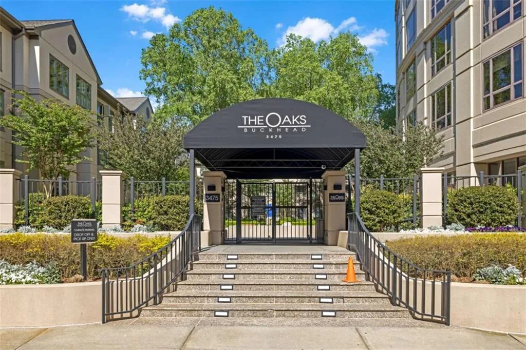 3475 Oak Valley Road Unit 660, Atlanta, Georgia 30326, 2 Bedrooms Bedrooms, ,2 BathroomsBathrooms,Residential,For Sale,3475 Oak Valley Road Unit 660,7562217