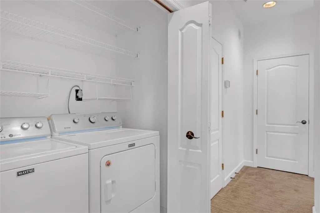 3475 Oak Valley Road Unit 660, Atlanta, Georgia 30326, 2 Bedrooms Bedrooms, ,2 BathroomsBathrooms,Residential,For Sale,3475 Oak Valley Road Unit 660,7562217