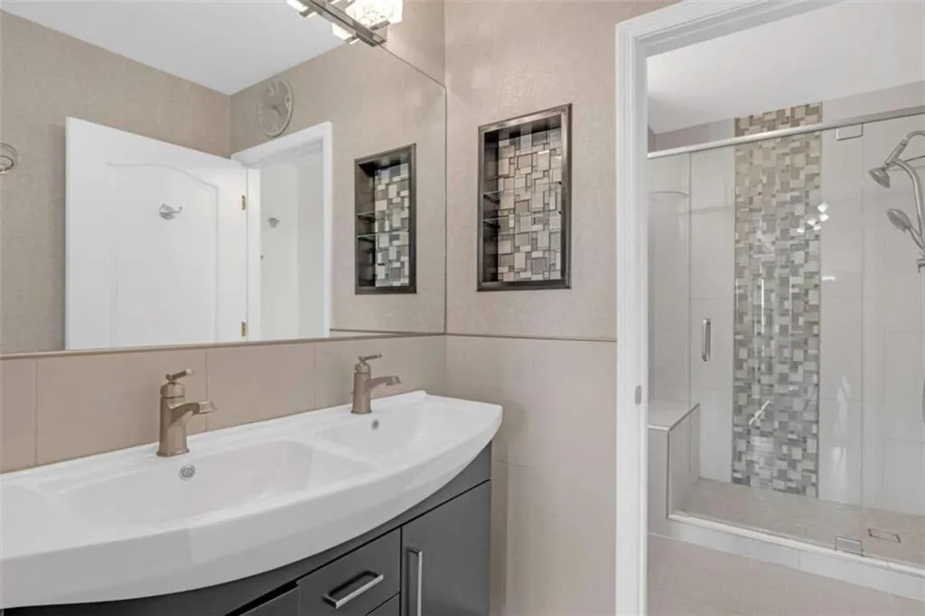 3475 Oak Valley Road Unit 660, Atlanta, Georgia 30326, 2 Bedrooms Bedrooms, ,2 BathroomsBathrooms,Residential,For Sale,3475 Oak Valley Road Unit 660,7562217