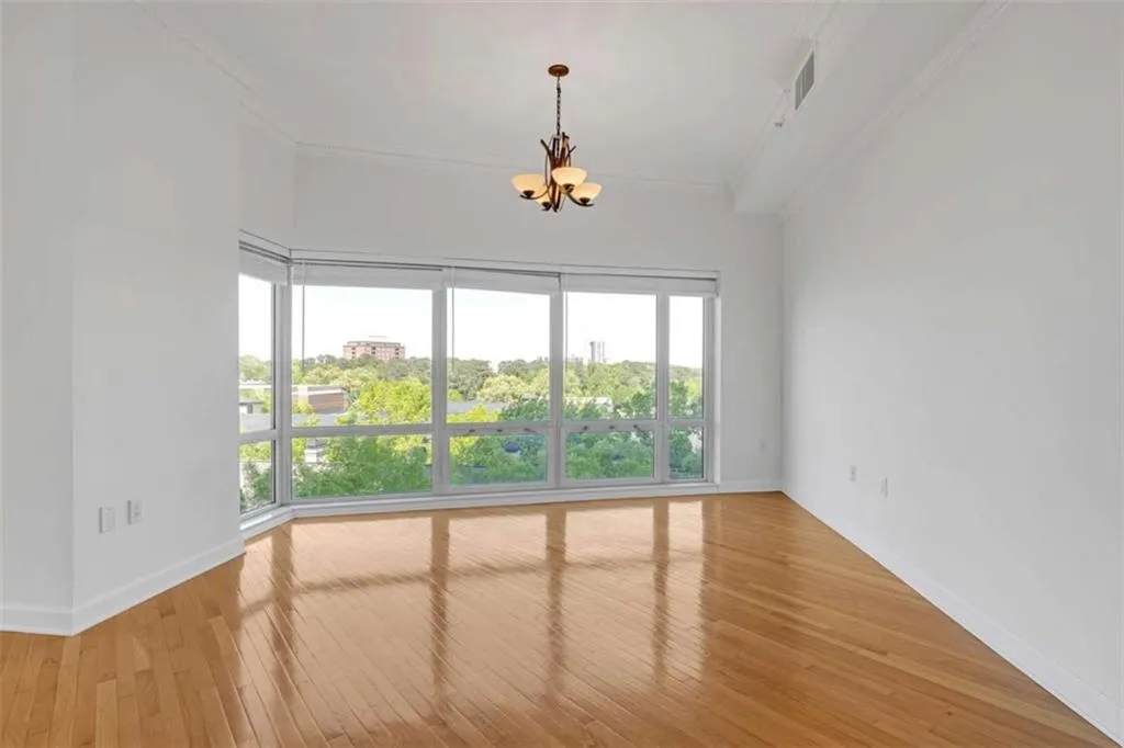 3475 Oak Valley Road Unit 660, Atlanta, Georgia 30326, 2 Bedrooms Bedrooms, ,2 BathroomsBathrooms,Residential,For Sale,3475 Oak Valley Road Unit 660,7562217