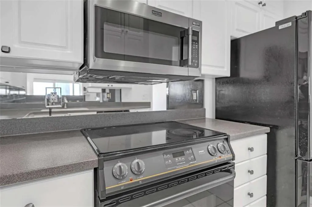 3475 Oak Valley Road Unit 660, Atlanta, Georgia 30326, 2 Bedrooms Bedrooms, ,2 BathroomsBathrooms,Residential,For Sale,3475 Oak Valley Road Unit 660,7562217