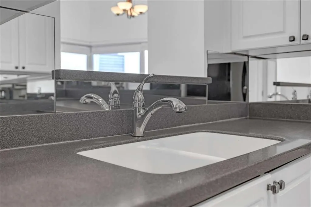 3475 Oak Valley Road Unit 660, Atlanta, Georgia 30326, 2 Bedrooms Bedrooms, ,2 BathroomsBathrooms,Residential,For Sale,3475 Oak Valley Road Unit 660,7562217
