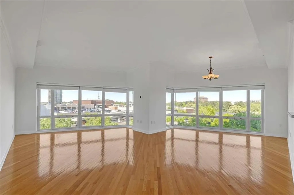 3475 Oak Valley Road Unit 660, Atlanta, Georgia 30326, 2 Bedrooms Bedrooms, ,2 BathroomsBathrooms,Residential,For Sale,3475 Oak Valley Road Unit 660,7562217
