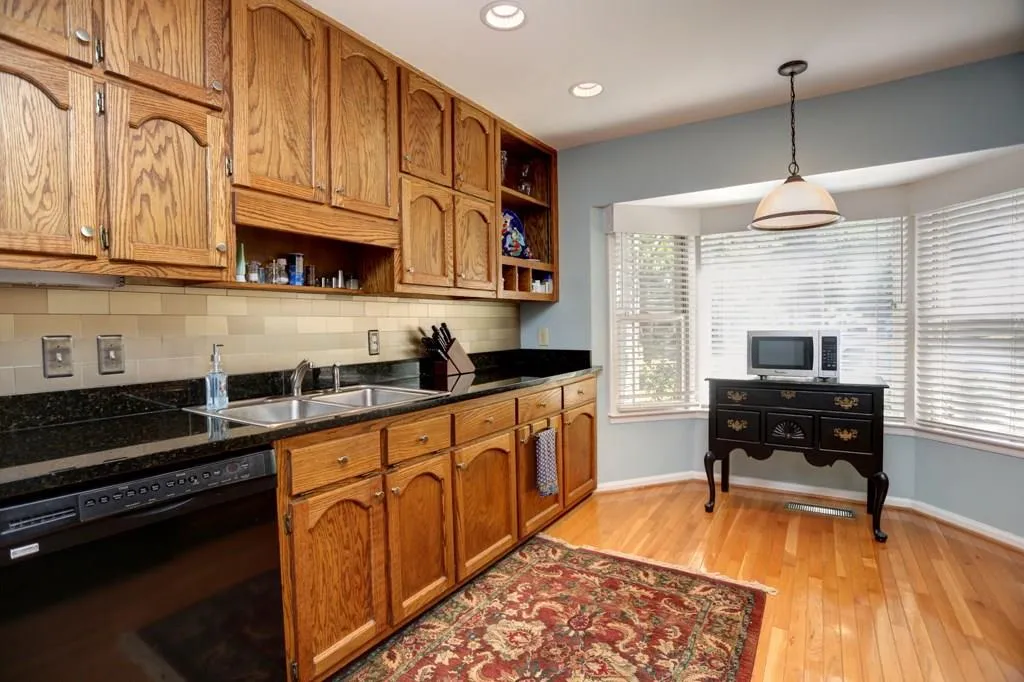 405 Bainbridge Drive, Sandy Springs, Georgia 30327, 4 Bedrooms Bedrooms, ,3 BathroomsBathrooms,Residential,Sold,405 Bainbridge Drive,5723356