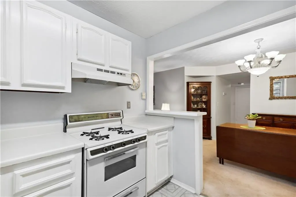 1308 Natchez Trace, Sandy Springs, Georgia 30350, 2 Bedrooms Bedrooms, ,1 BathroomBathrooms,Residential,Sold,1308 Natchez Trace,7112002