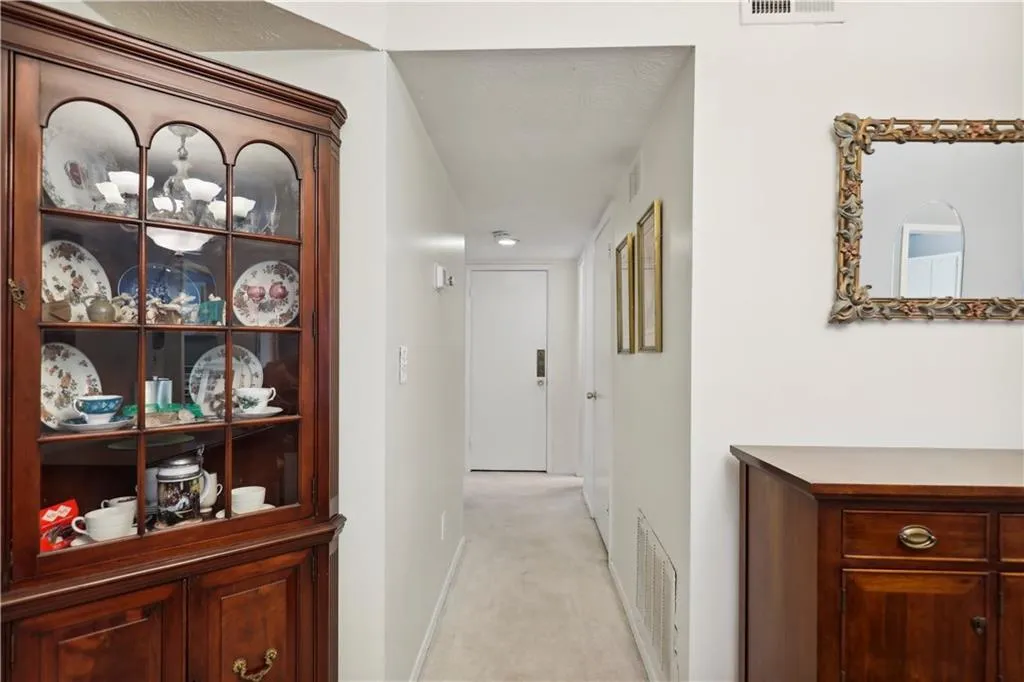 1308 Natchez Trace, Sandy Springs, Georgia 30350, 2 Bedrooms Bedrooms, ,1 BathroomBathrooms,Residential,Sold,1308 Natchez Trace,7112002